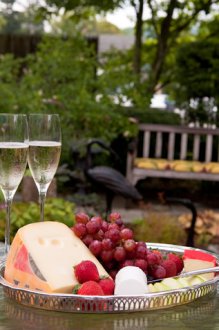 Vermont Inn wine and cheese in the garden